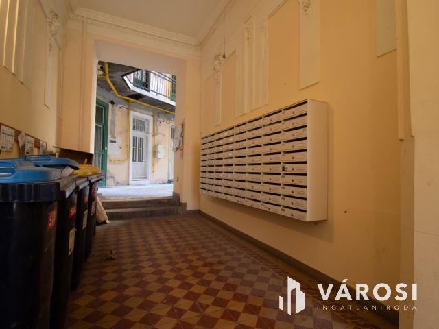 GALÉRIÁS LAKÁS A KELETI PÁLYAUDVAR KÖZELÉBEN