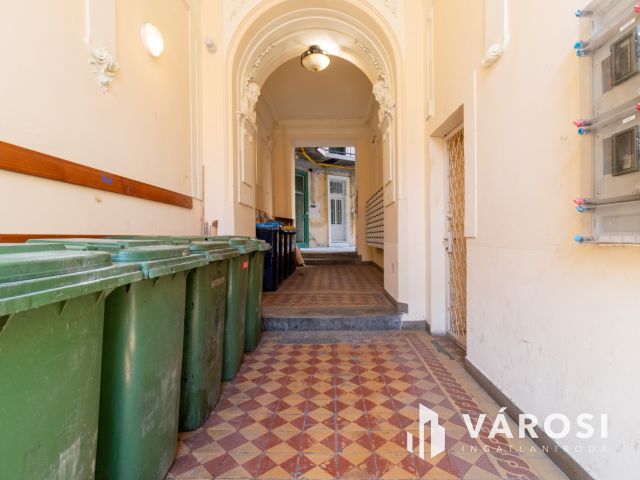 GALÉRIÁS LAKÁS A KELETI PÁLYAUDVAR KÖZELÉBEN