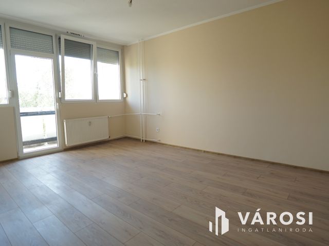 Rózsa utcában kiváló állapotú lakás a harmadikon