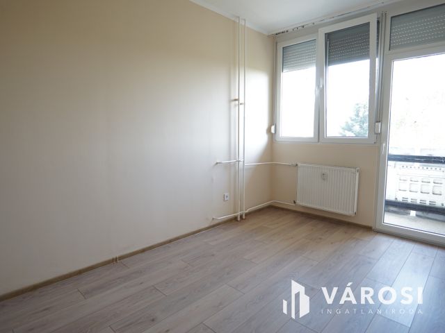 Rózsa utcában kiváló állapotú lakás a harmadikon