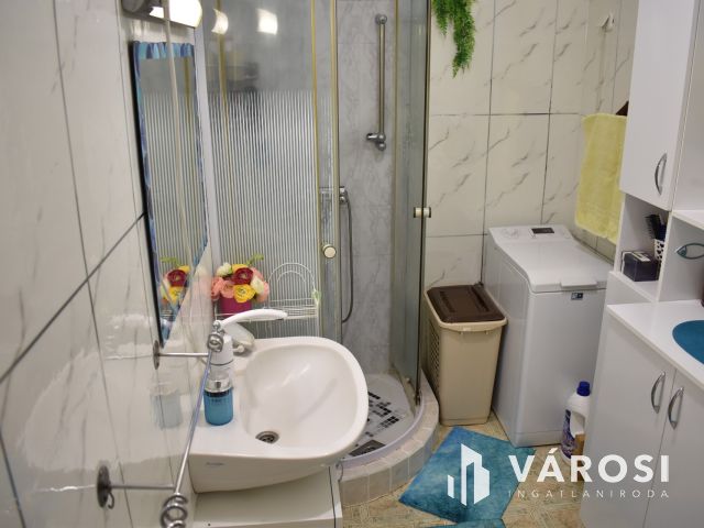 Két generációs családi ház a fürdő övezetben!