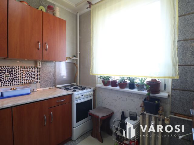 Tömb 10-es ben 8. on. 53 nm,3 szoba.