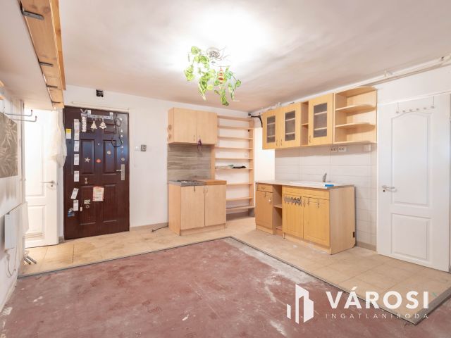25 m2-es, ablakos, alagsori lakás a Római-part közelében