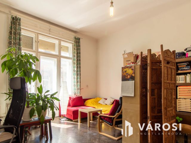 XI.Ker. szívében 93 m²-es, alakítható lakás, kiváló lokáció