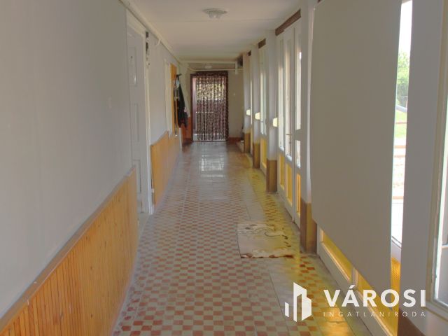 Nagy porta csendes utca élhető élettér
