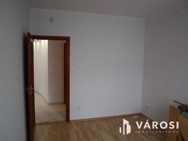 Kiadó első emeleti lakás Új Szeged belvárosi részén!