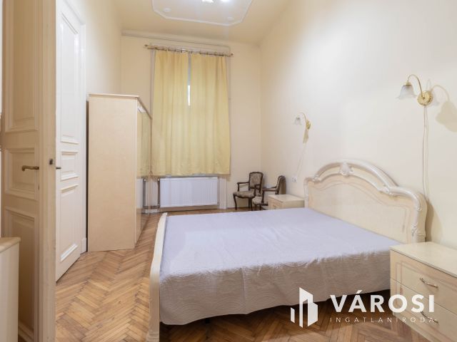 Horváth Mihály térnél 70 m2-es, 3 szobás, berendezett lakás