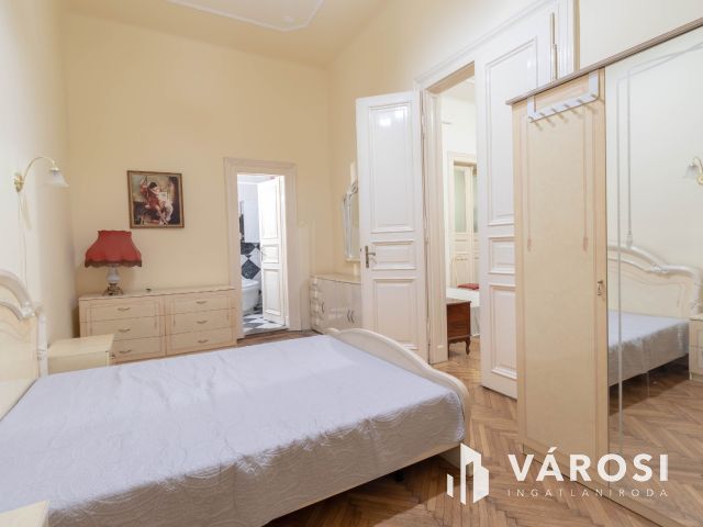 Horváth Mihály térnél 70 m2-es, 3 szobás, berendezett lakás