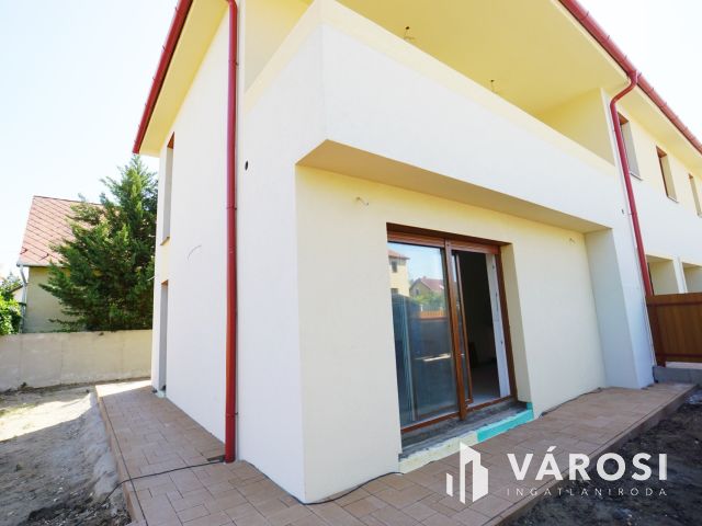 Gyálon eladó új építésű 4 hálós ikerfél csendes utcában