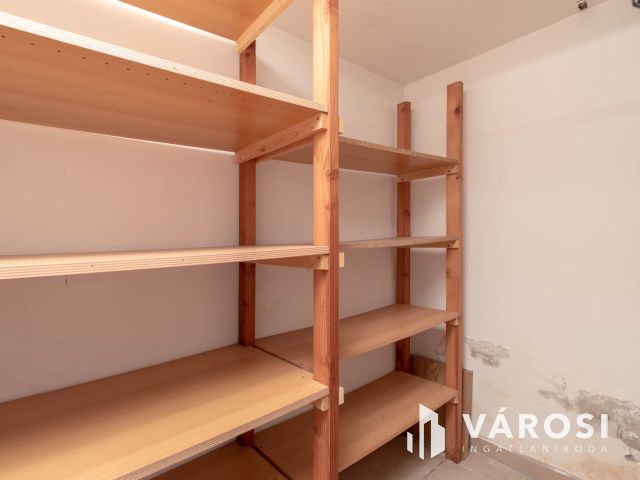 A Római-part közelében 25 m2-es, ablakos, alagsori lakás