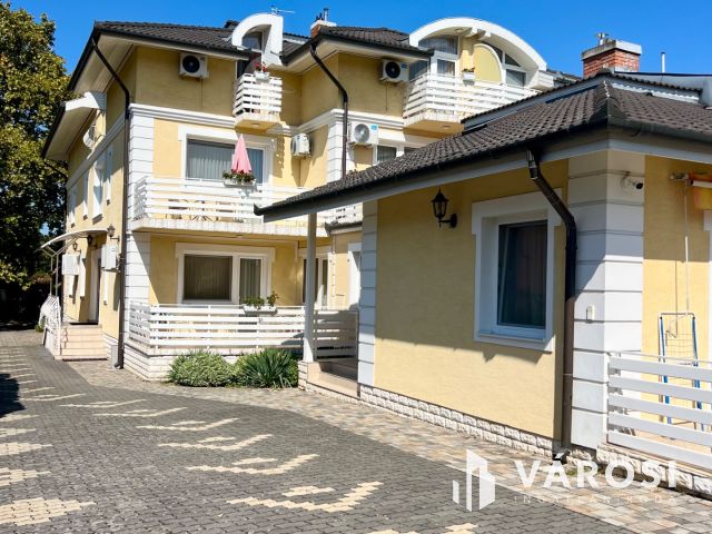 Eladó jól működő aparthotel Siófok szívében