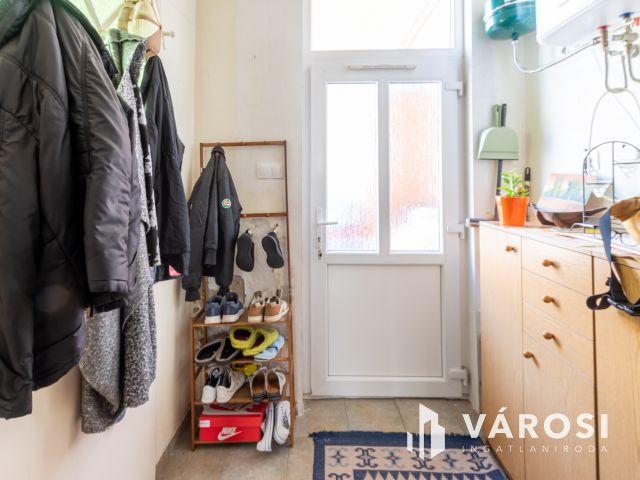 RÁKOSPALOTA 92 M² + KERT + PINCE – 2 HÁZRÉSZ: 81,8 M FT!