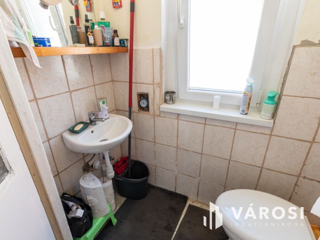 RÁKOSPALOTA 92 M² + KERT + PINCE – 2 HÁZRÉSZ: 81,8 M FT!
