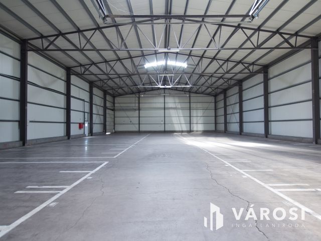 Kiváló állapotú, 2000 m2-es raktár, csarnok kiadó