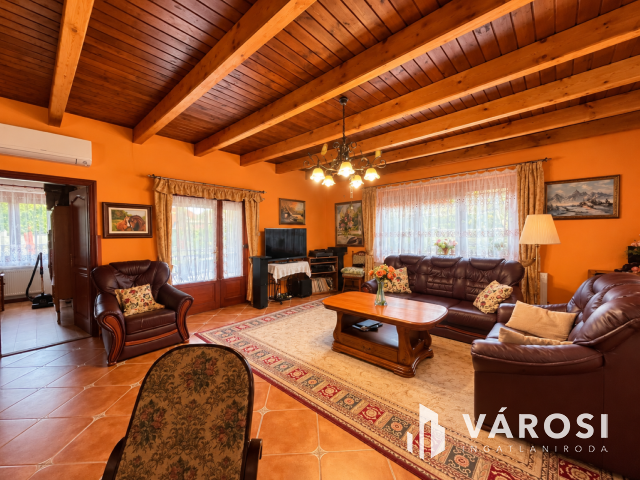 Debreceni szép tágas családi otthon, csendes szép helyen!