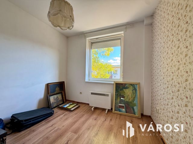Vásártéren 2+1 félszobás, erkélyes lakás eladó!