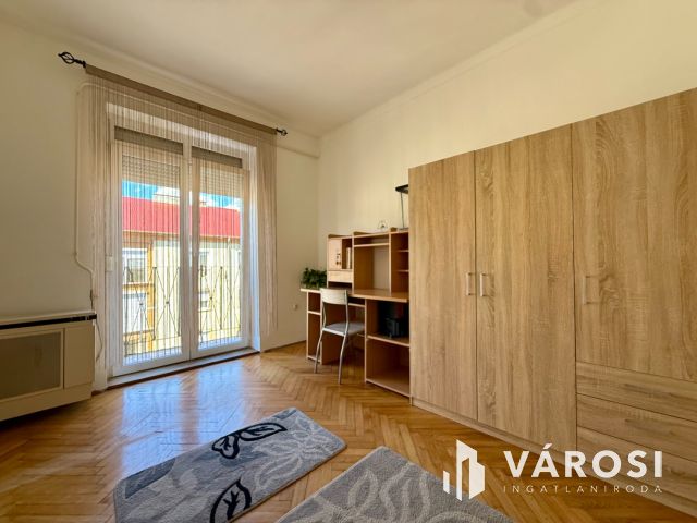 Vásártéren 2 szobás, berendezett lakás kiadó!