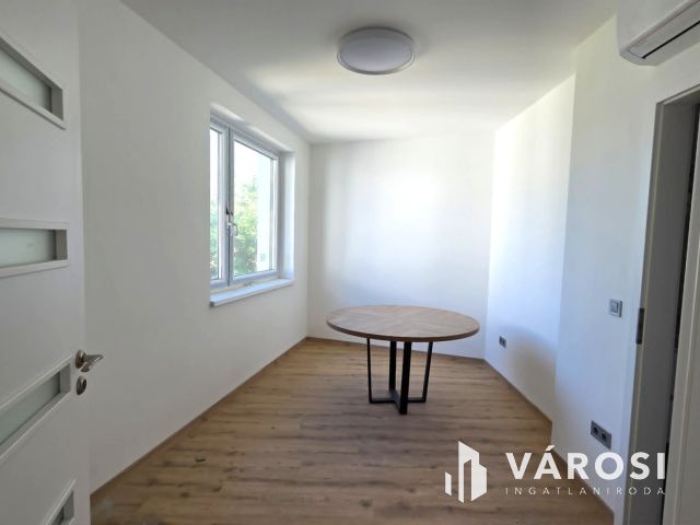 Belvárosi élet egy modern új építésű lakásban-Debrecen
