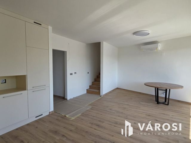 Belvárosi élet egy modern új építésű lakásban-Debrecen