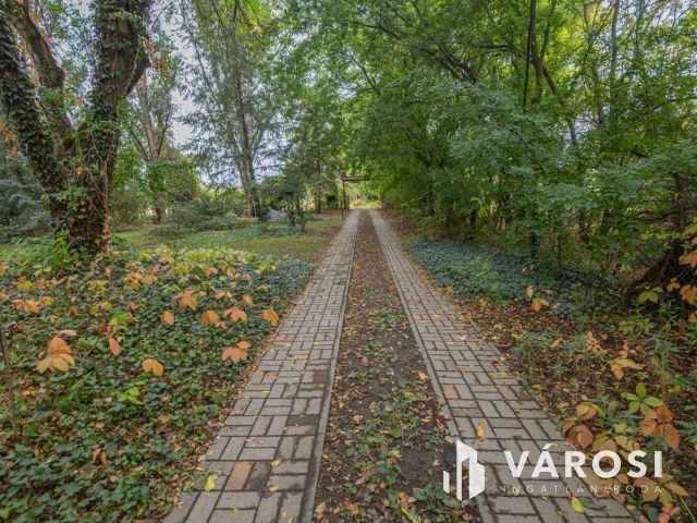 Saját skanzen és arborétum!