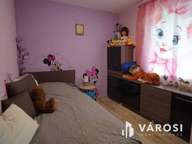 Látóhegyen kiadó hétvégi ház, zöldterülettel